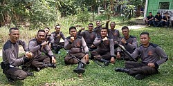 Peserta Juara II  lomba Drill Tongkat Borgol polri