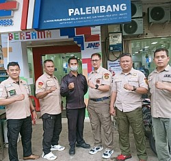 Kunjungan manajemen SGI ke JNE Palembang
